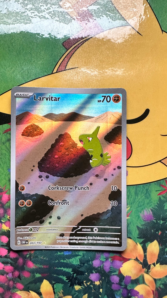 [ Carte ANG ]  Larvitar -  203/197 - Flammes Obsidiennes - 2023 - SV3